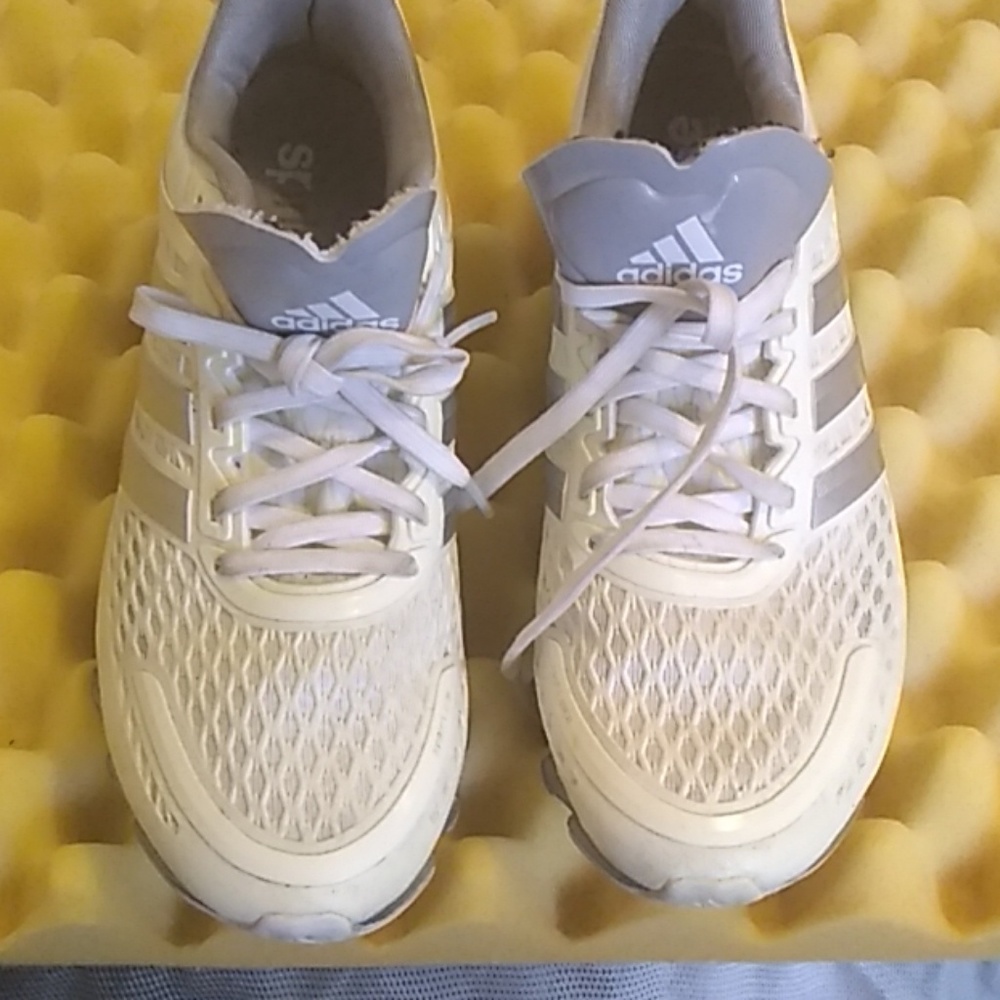 Women tennis shoes